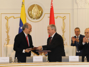 Venezuela y Belarús firman hoja de ruta para la cooperación bilateral