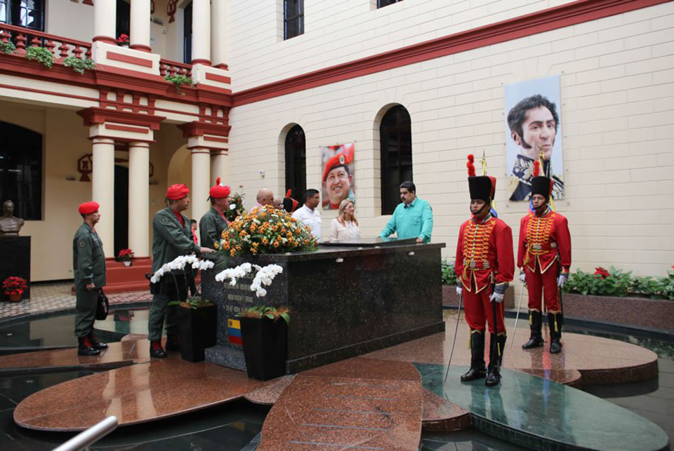 Presidente Maduro rindió honores al Comandante Chávez