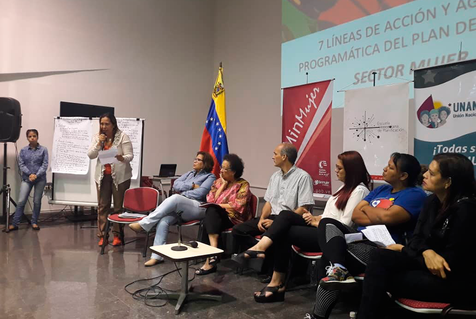 Debate de 7 lineas estratégicas con el sector mujer