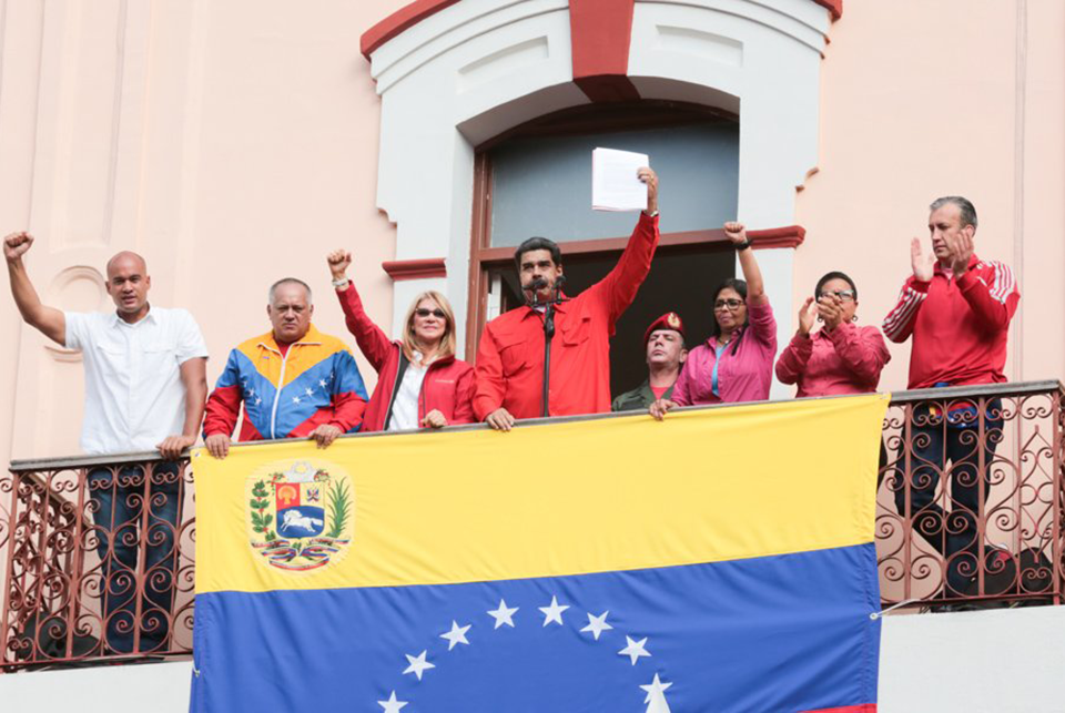 Presidente desde el balcón Presidencial