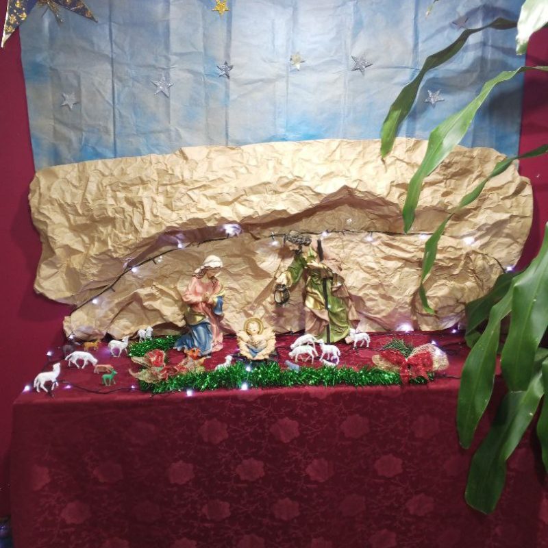 Un hermoso nacimiento recibe a servidores y visitantes cuando acceden a las instalaciones